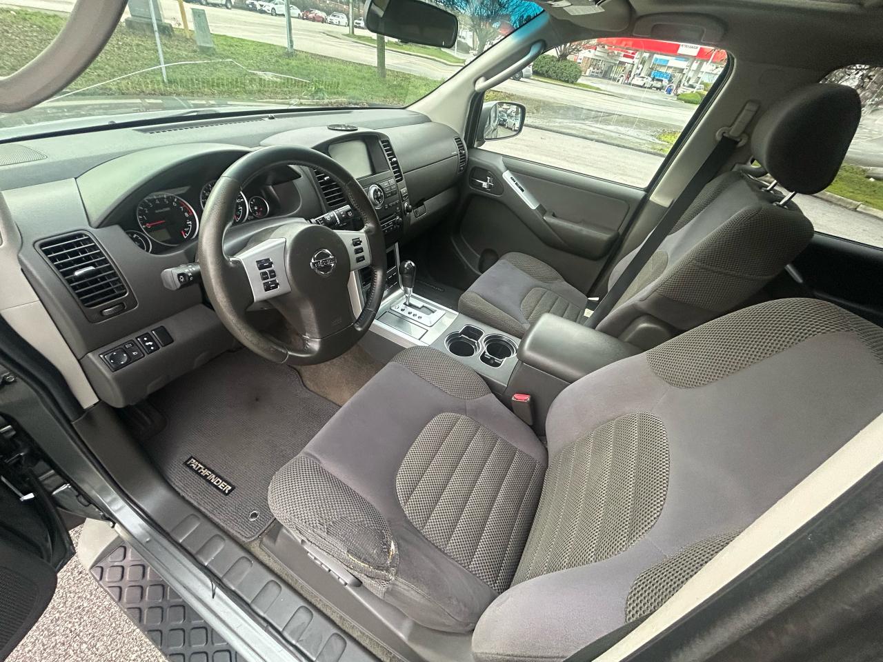 2009 Nissan Pathfinder SE - Photo #7