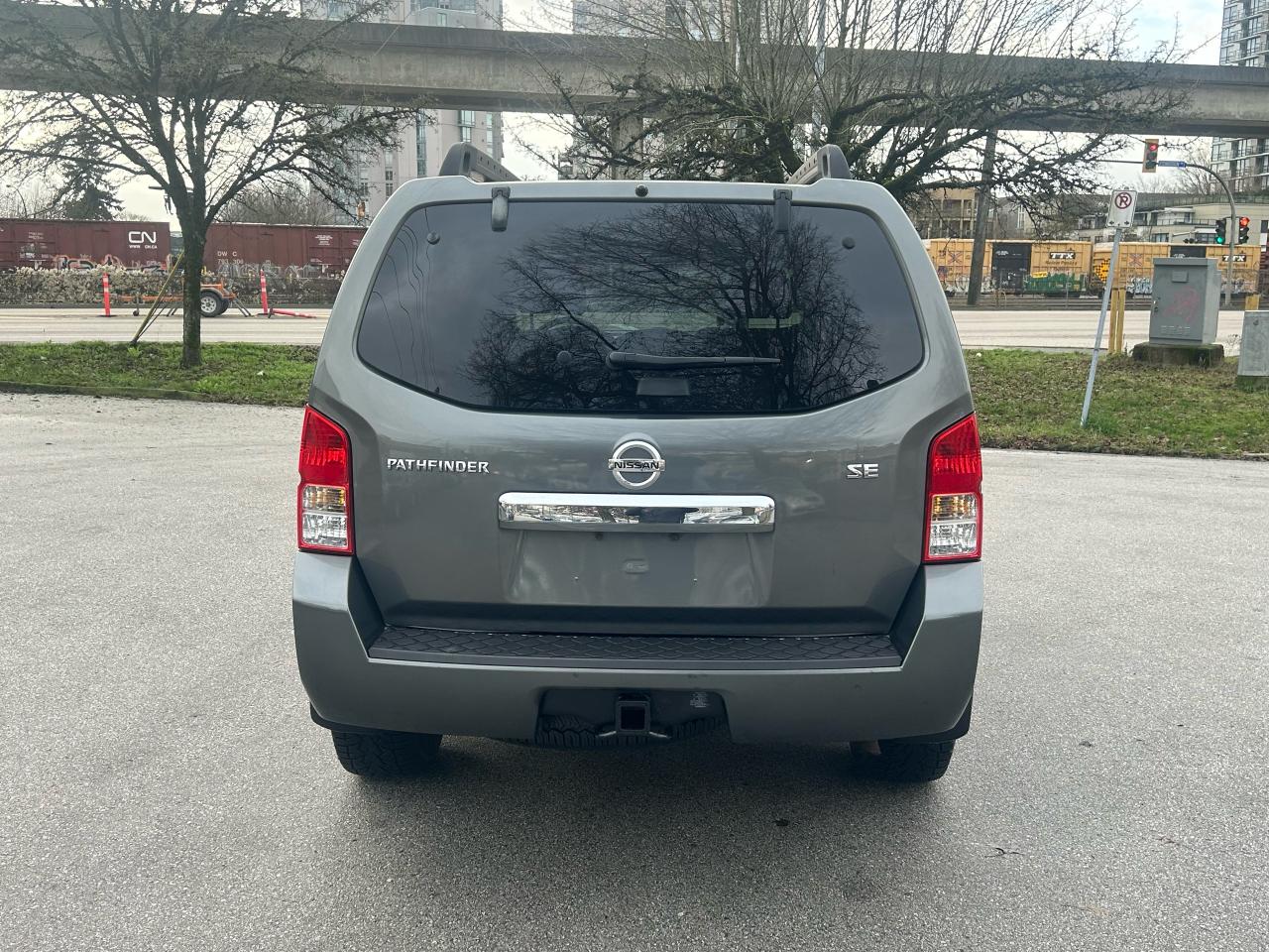 2009 Nissan Pathfinder SE - Photo #6