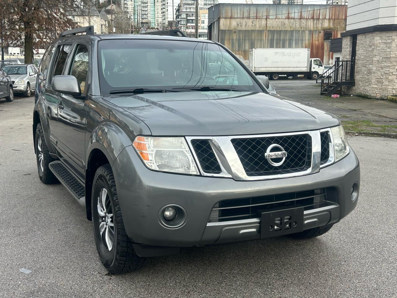 2009 Nissan Pathfinder SE - Photo #3