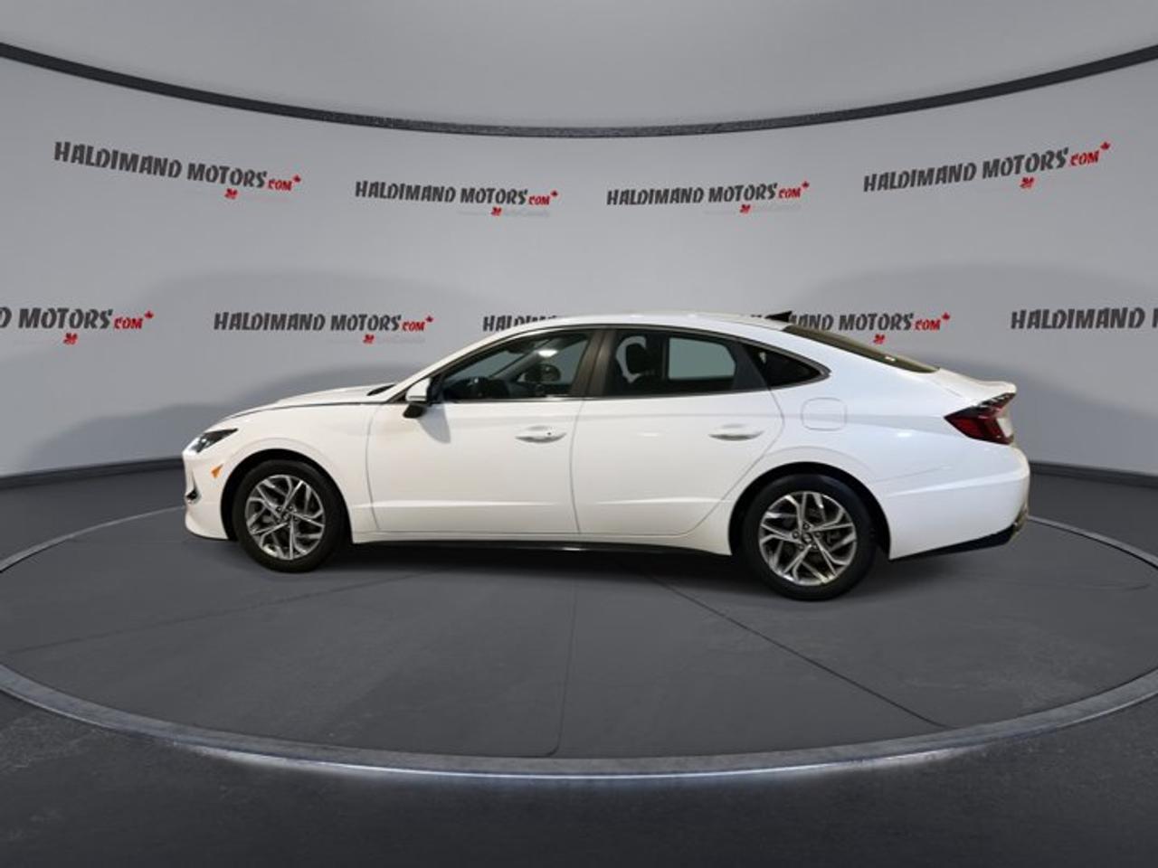 2023 Hyundai Sonata Preferred | No accidents Photo4