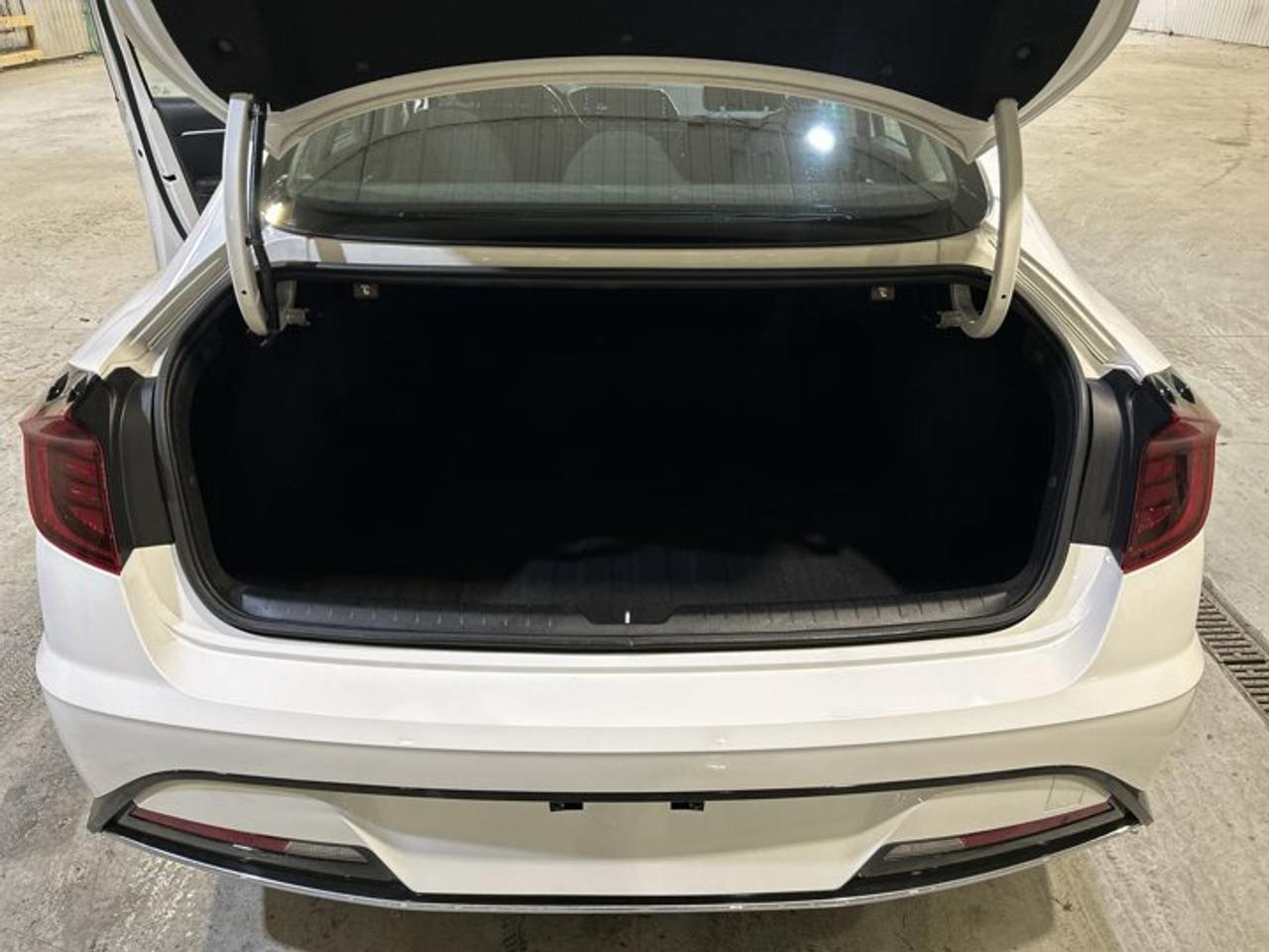 2023 Hyundai Sonata Preferred | No accidents Photo