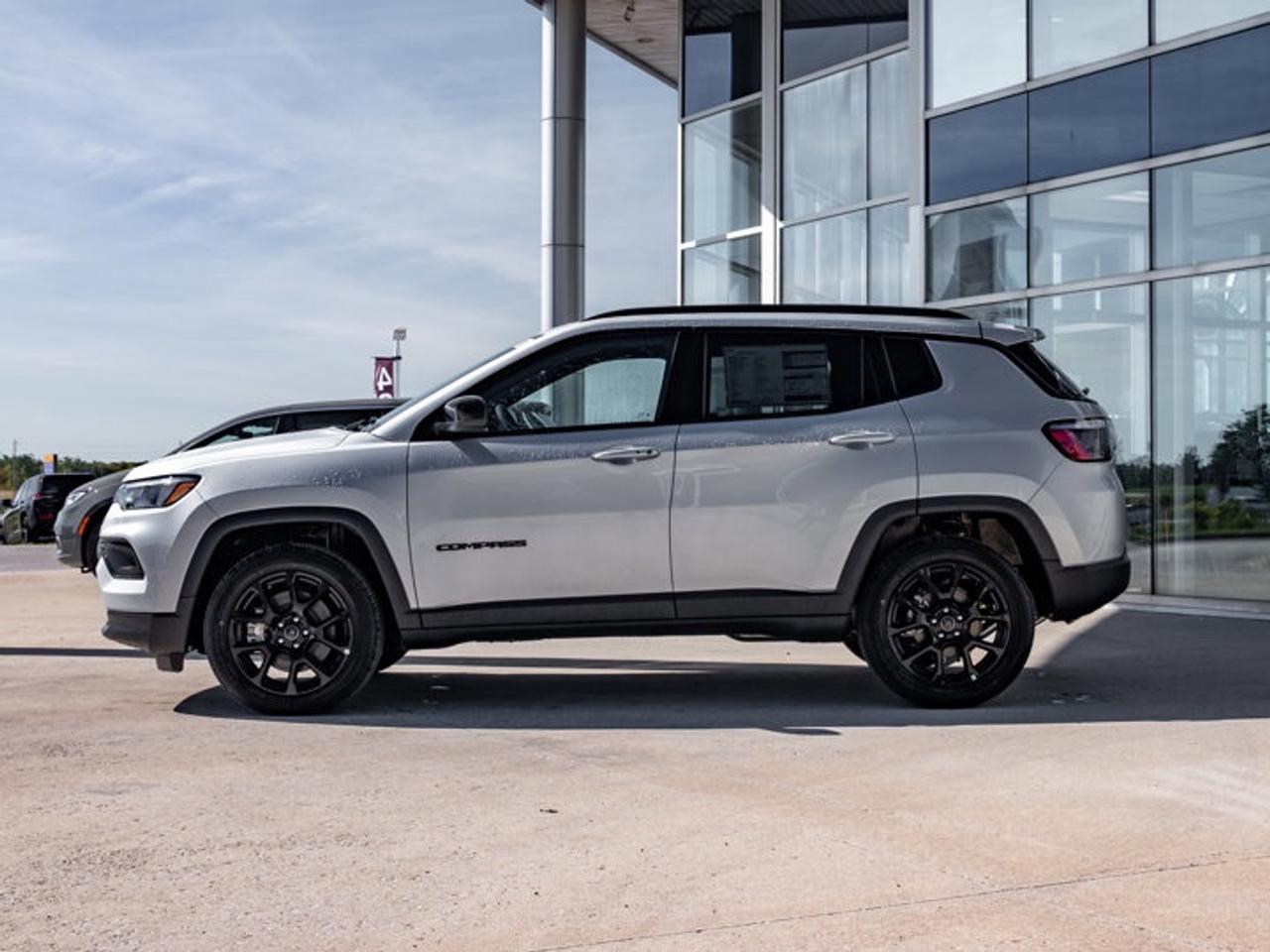 2026 Jeep Compass NORTH Photo3