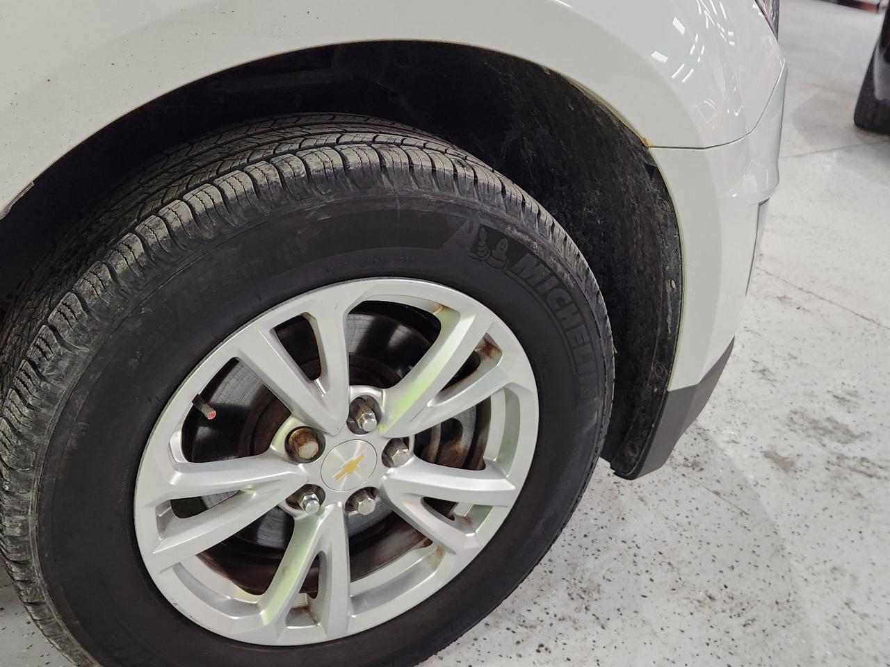 2017 Chevrolet Equinox LT ALL WHEEL DRIVE POWER HATCH HEATED SEATS Photo