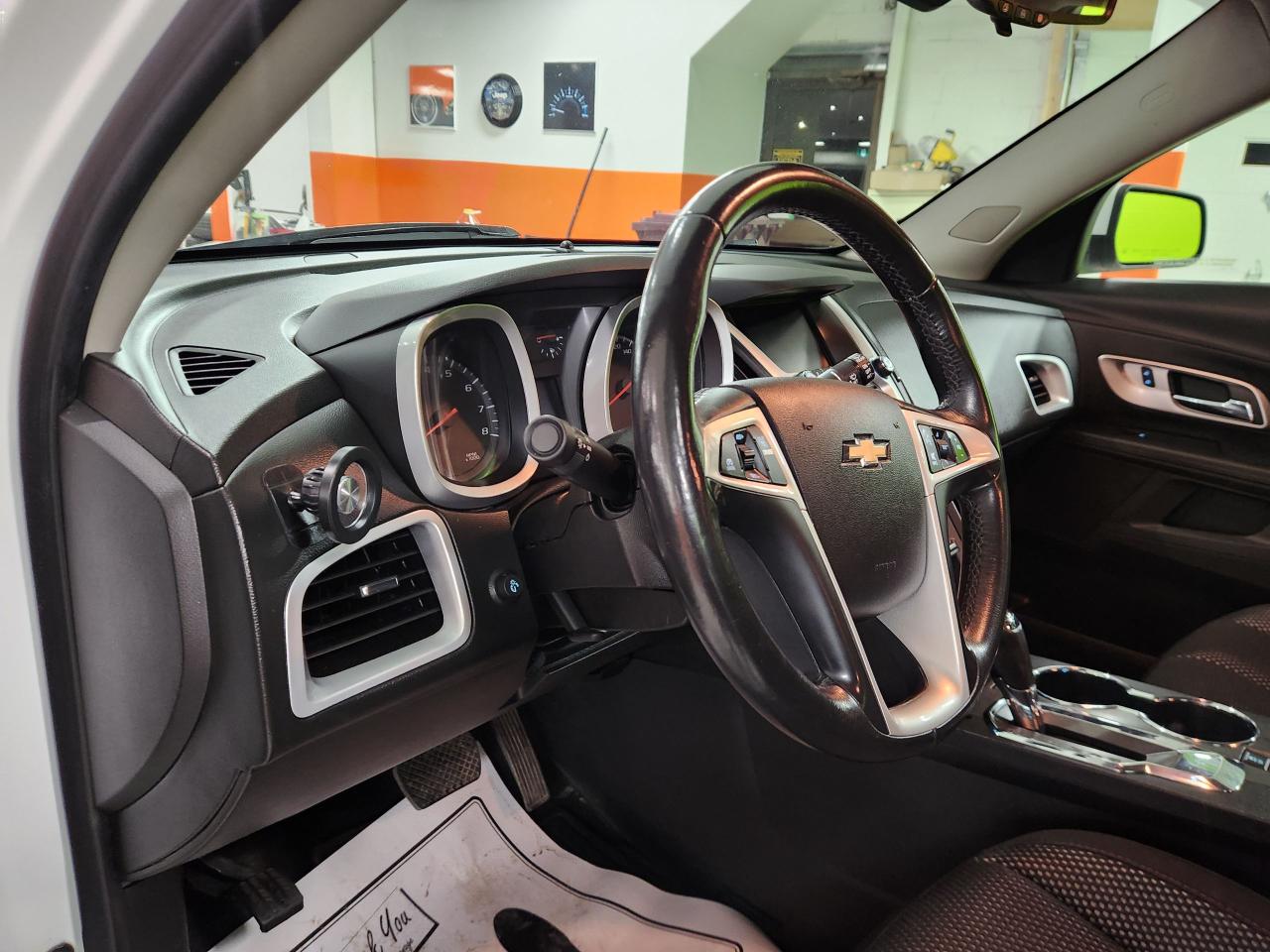 2017 Chevrolet Equinox LT ALL WHEEL DRIVE POWER HATCH HEATED SEATS Photo