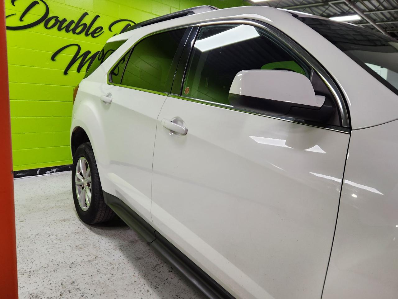 2017 Chevrolet Equinox LT ALL WHEEL DRIVE POWER HATCH HEATED SEATS Photo3