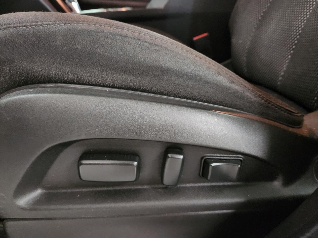2017 Chevrolet Equinox LT ALL WHEEL DRIVE POWER HATCH HEATED SEATS Photo