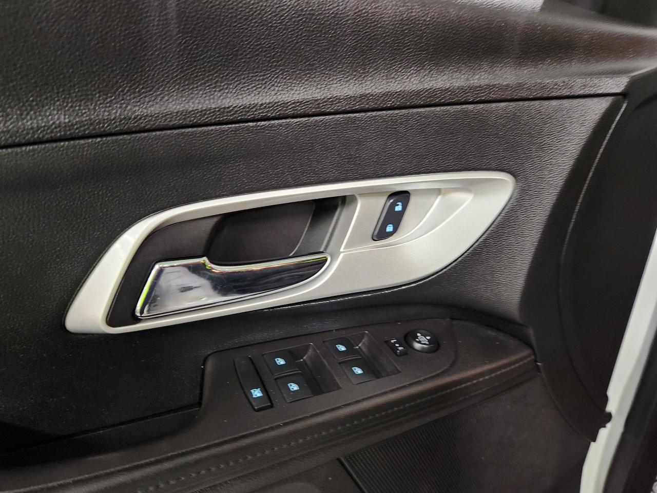 2017 Chevrolet Equinox LT ALL WHEEL DRIVE POWER HATCH HEATED SEATS Photo