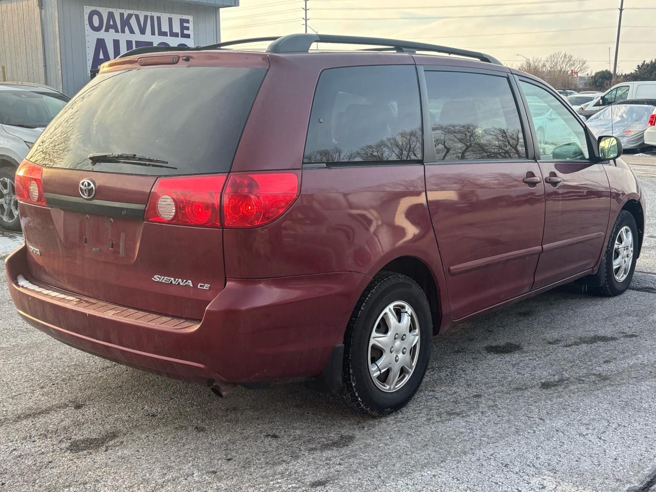 2009 Toyota Sienna Leather CE 8-Pass FWD Photo4