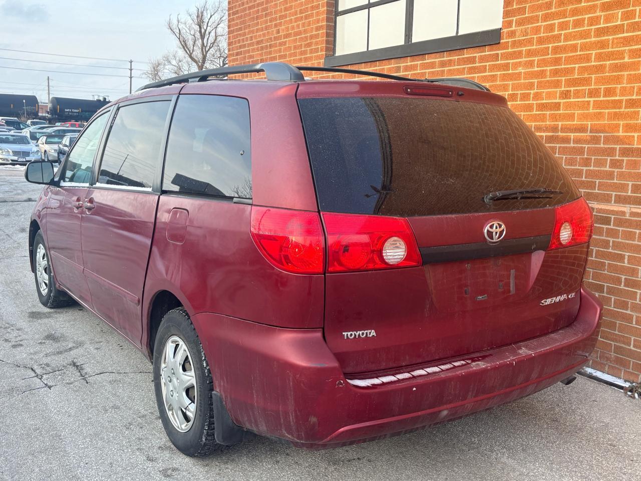 2009 Toyota Sienna Leather CE 8-Pass FWD Photo