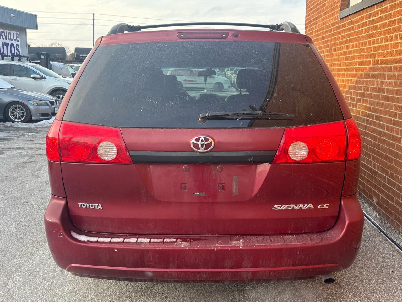 2009 Toyota Sienna Leather CE 8-Pass FWD Photo3