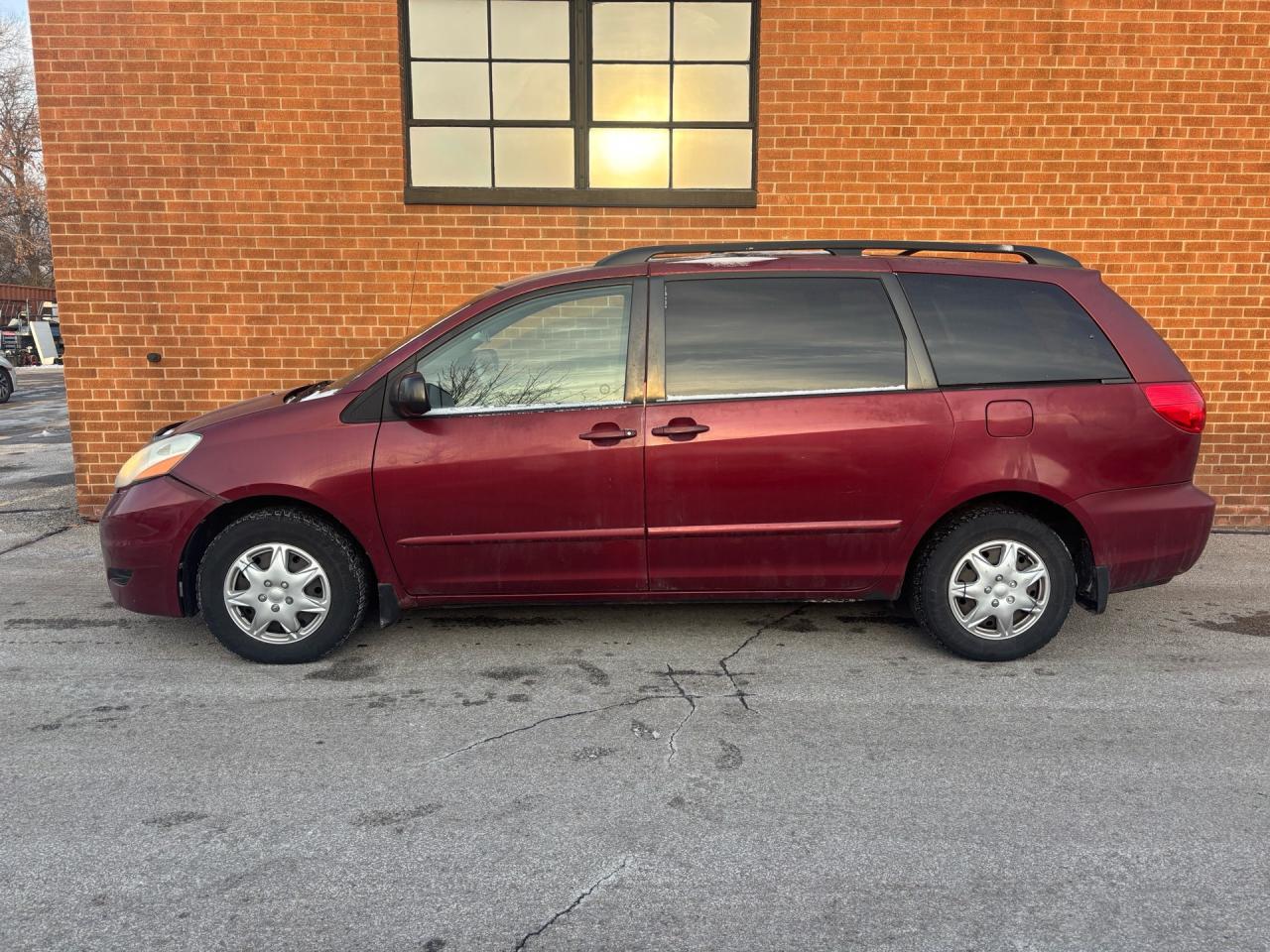 2009 Toyota Sienna Leather CE 8-Pass FWD Photo