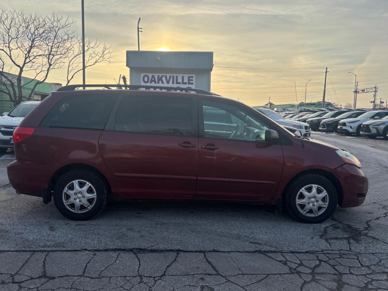 2009 Toyota Sienna Leather CE 8-Pass FWD Photo