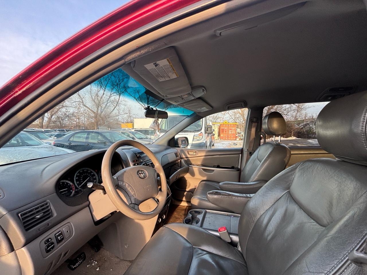 2009 Toyota Sienna Leather CE 8-Pass FWD Photo