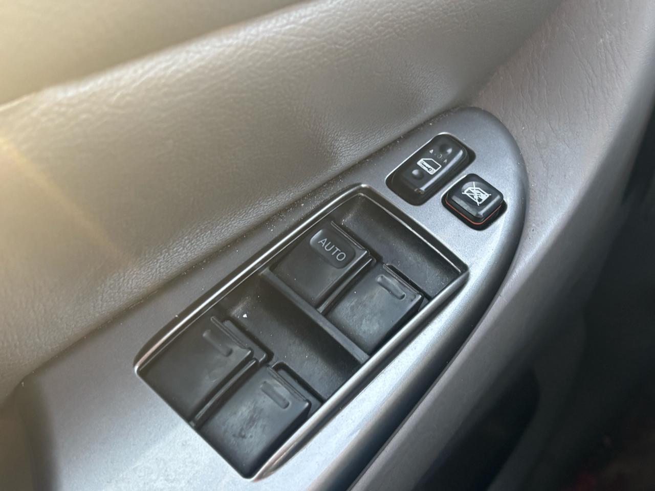 2009 Toyota Sienna Leather CE 8-Pass FWD Photo