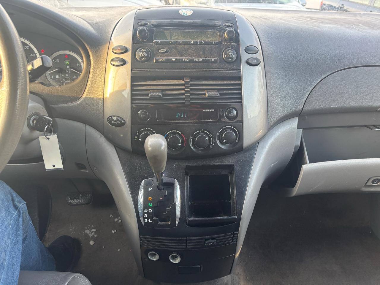 2009 Toyota Sienna Leather CE 8-Pass FWD Photo