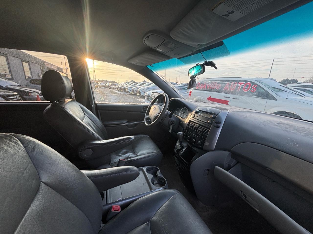 2009 Toyota Sienna Leather CE 8-Pass FWD Photo