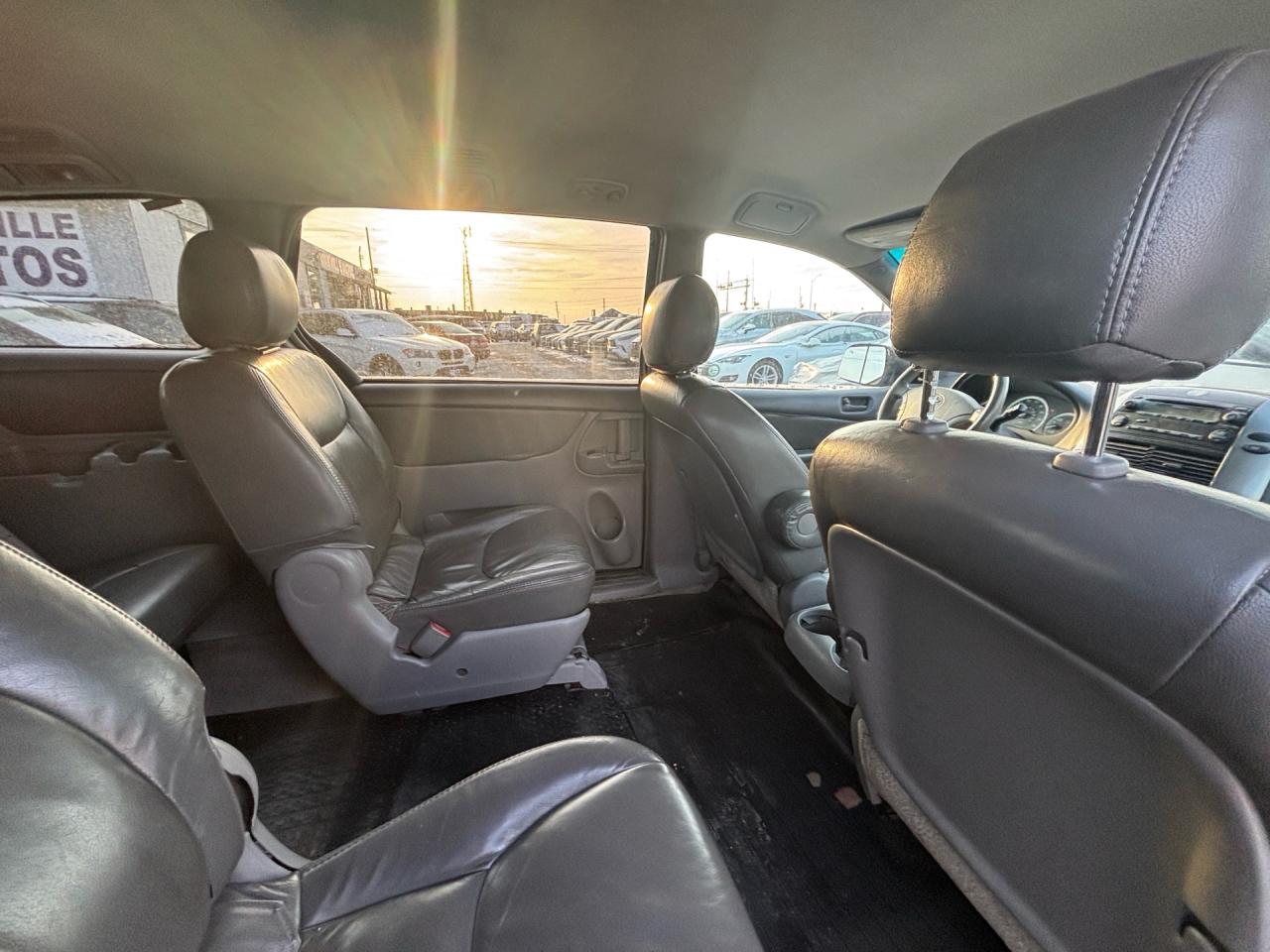 2009 Toyota Sienna Leather CE 8-Pass FWD Photo