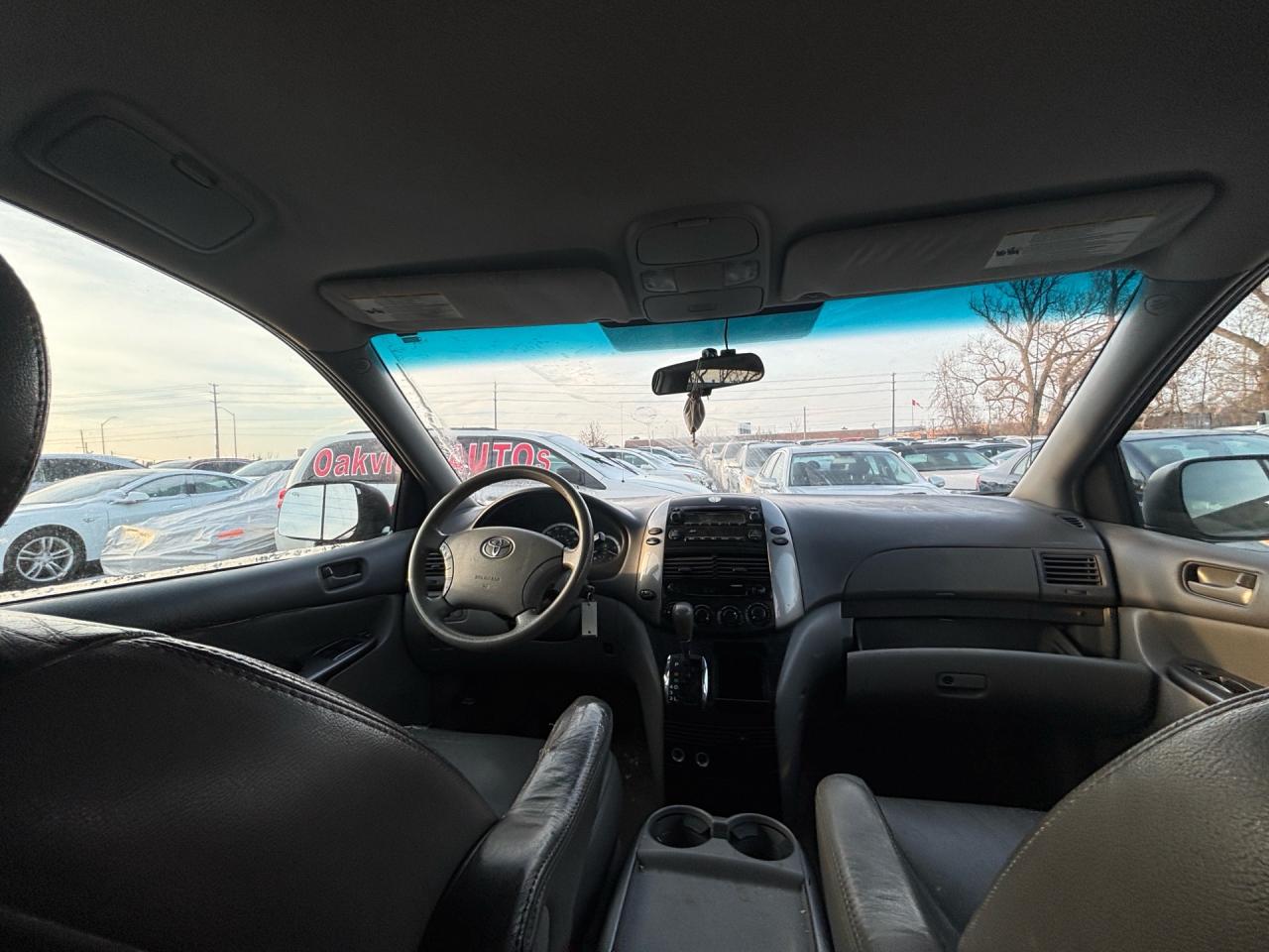 2009 Toyota Sienna Leather CE 8-Pass FWD Photo