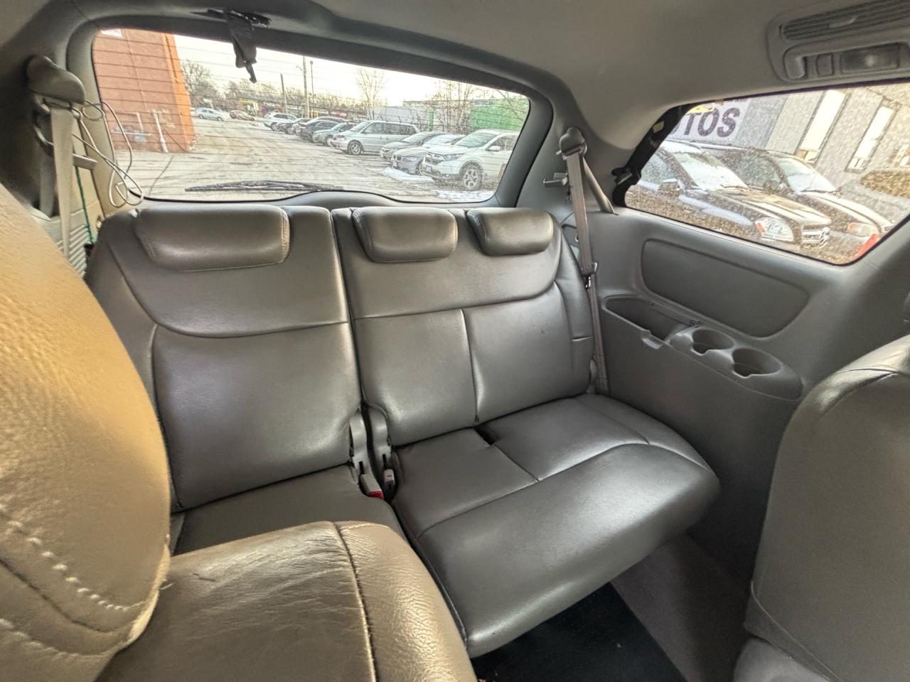 2009 Toyota Sienna Leather CE 8-Pass FWD Photo