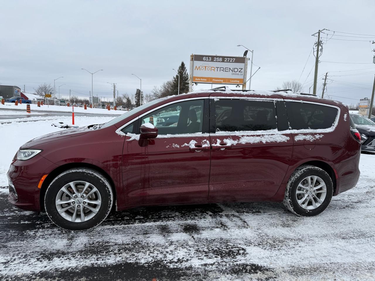 2022 Chrysler Pacifica Touring AWD! AutoStart! Pwr Sliding Doors! Photo