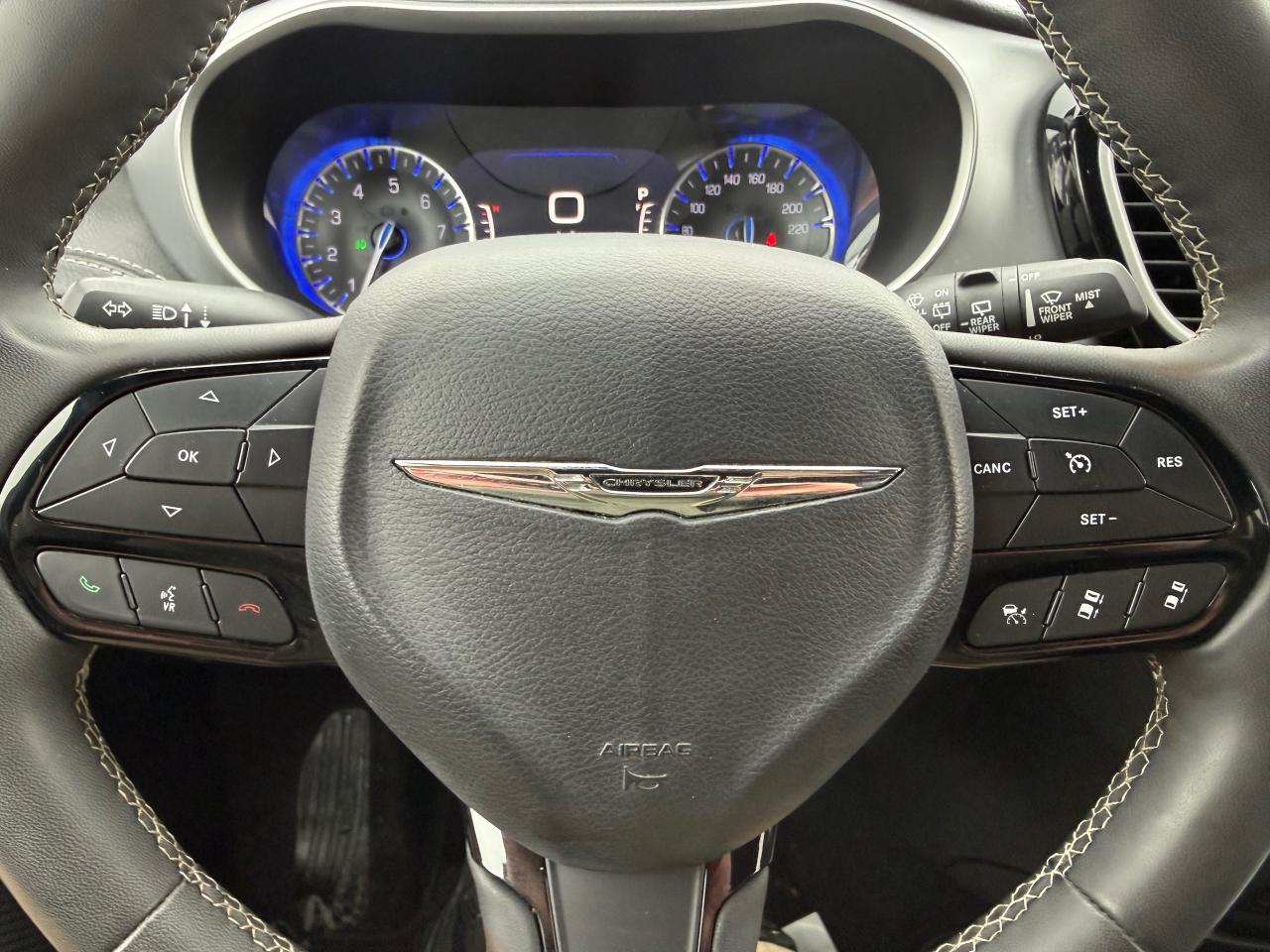 2022 Chrysler Pacifica Touring AWD! AutoStart! Pwr Sliding Doors! Photo