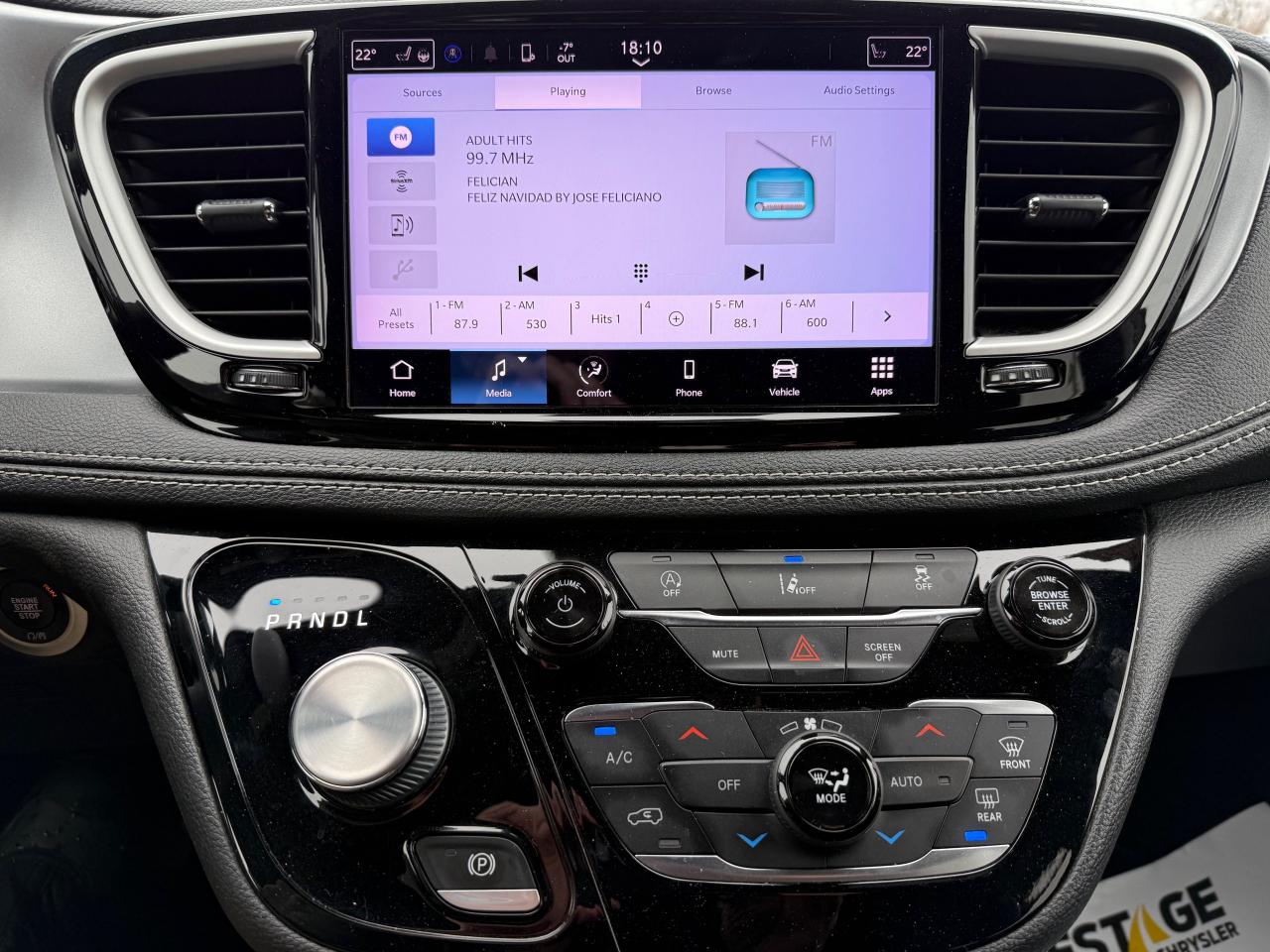 2022 Chrysler Pacifica Touring AWD! AutoStart! Pwr Sliding Doors! Photo