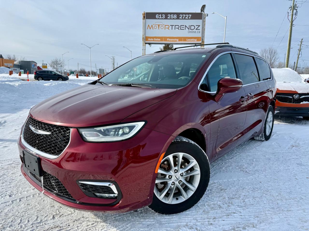 2022 Chrysler Pacifica Touring AWD! AutoStart! Pwr Sliding Doors! Photo0