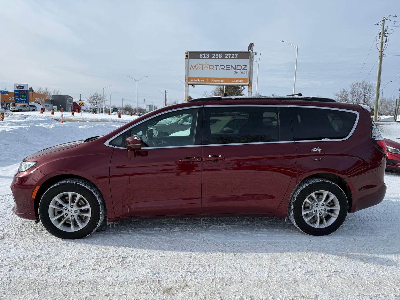 2022 Chrysler Pacifica Touring AWD! AutoStart! Pwr Sliding Doors! Photo