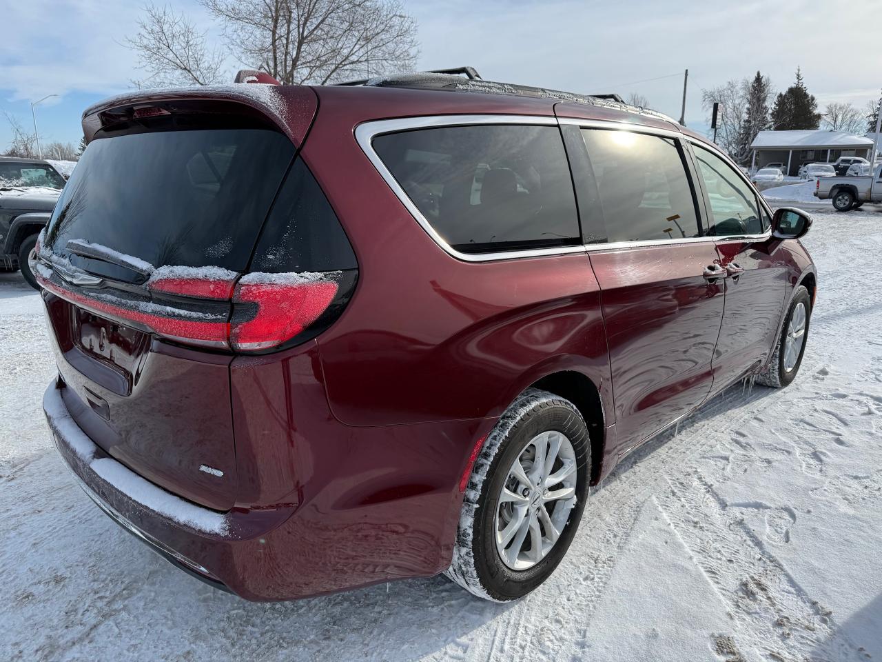 2022 Chrysler Pacifica Touring AWD! AutoStart! Pwr Sliding Doors! Photo