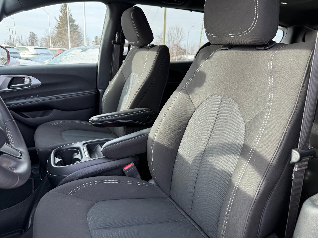 2022 Chrysler Pacifica Touring AWD! AutoStart! Pwr Sliding Doors! Photo