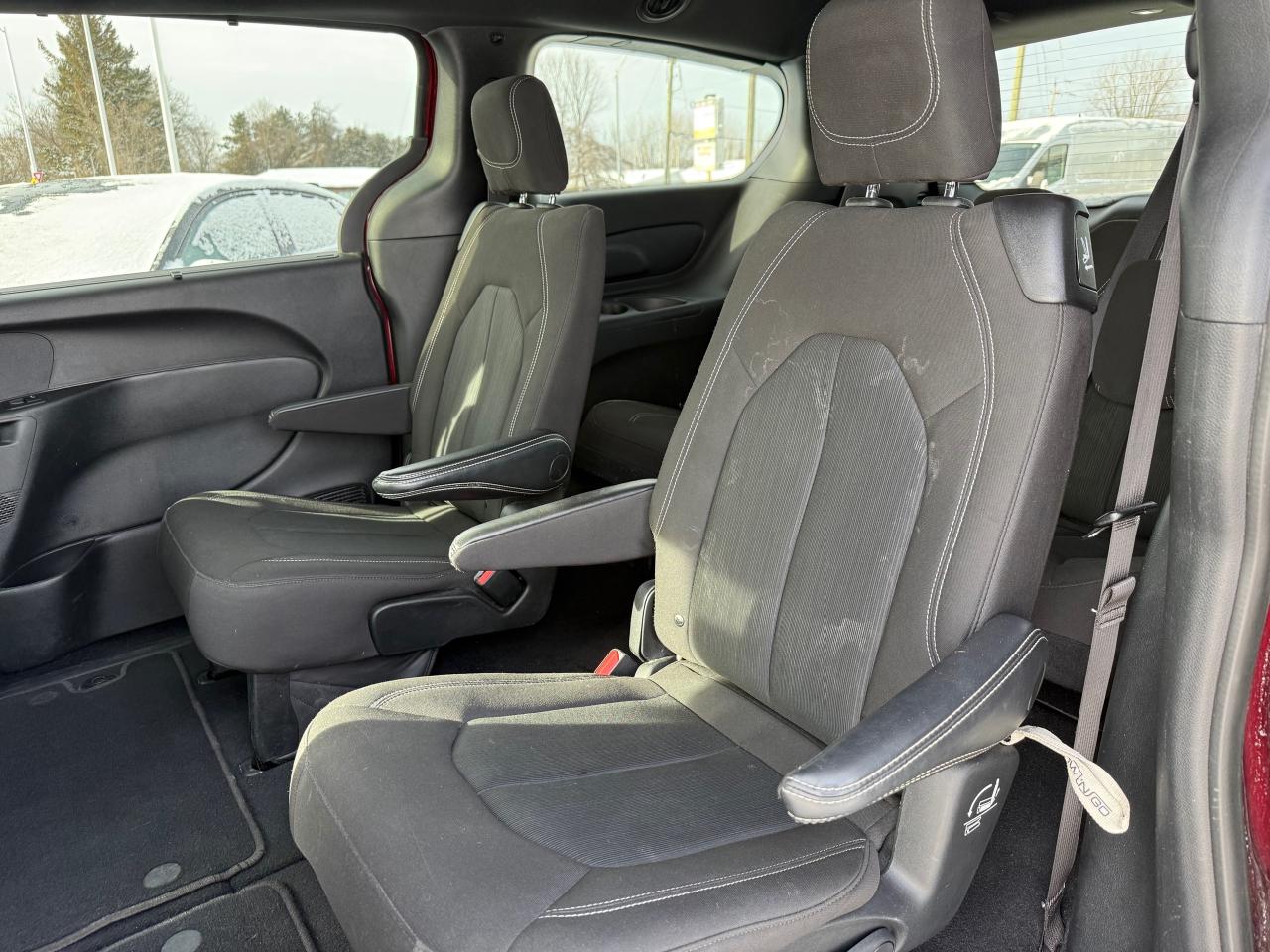 2022 Chrysler Pacifica Touring AWD! AutoStart! Pwr Sliding Doors! Photo