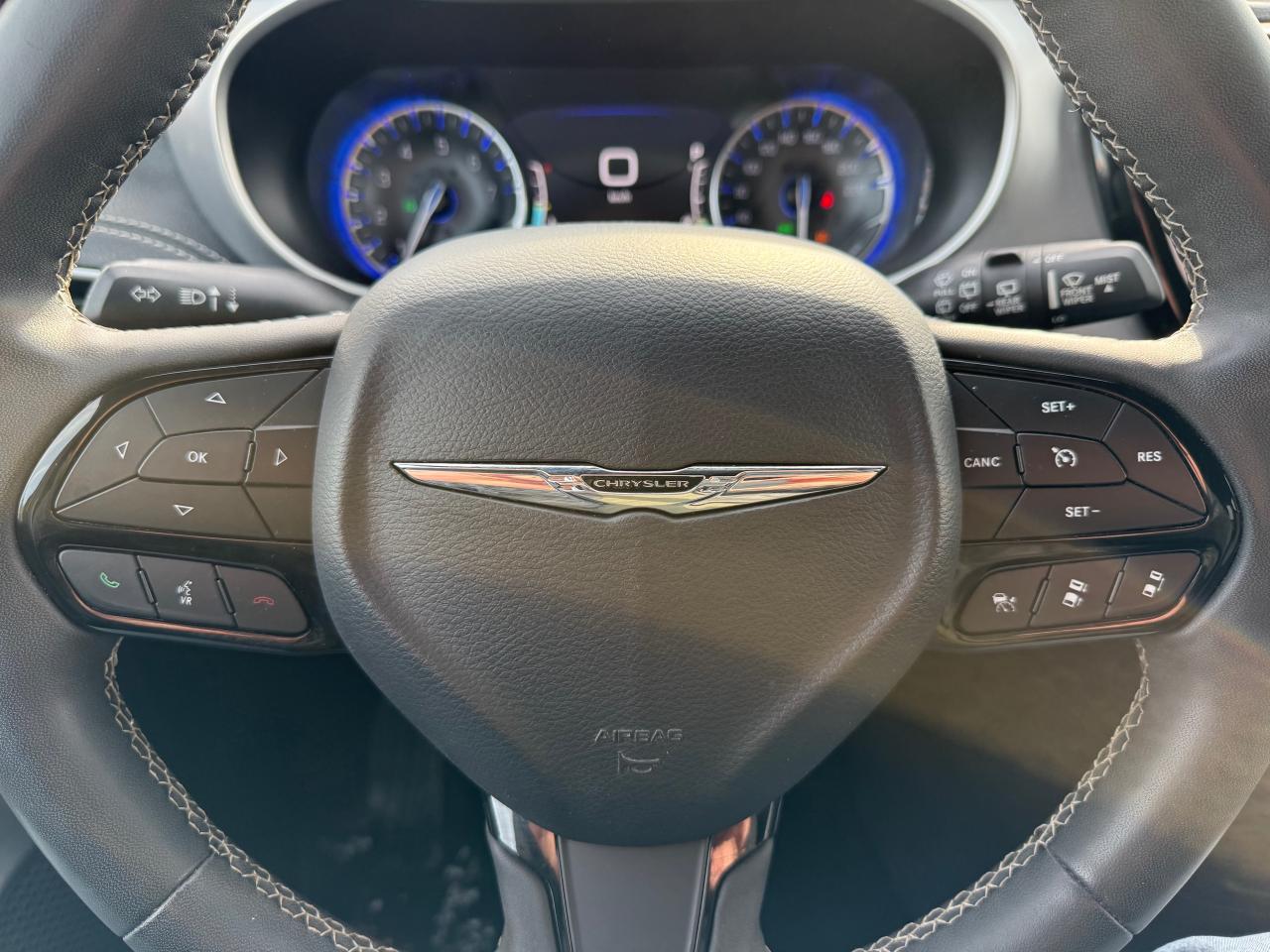 2022 Chrysler Pacifica Touring AWD! AutoStart! Pwr Sliding Doors! Photo