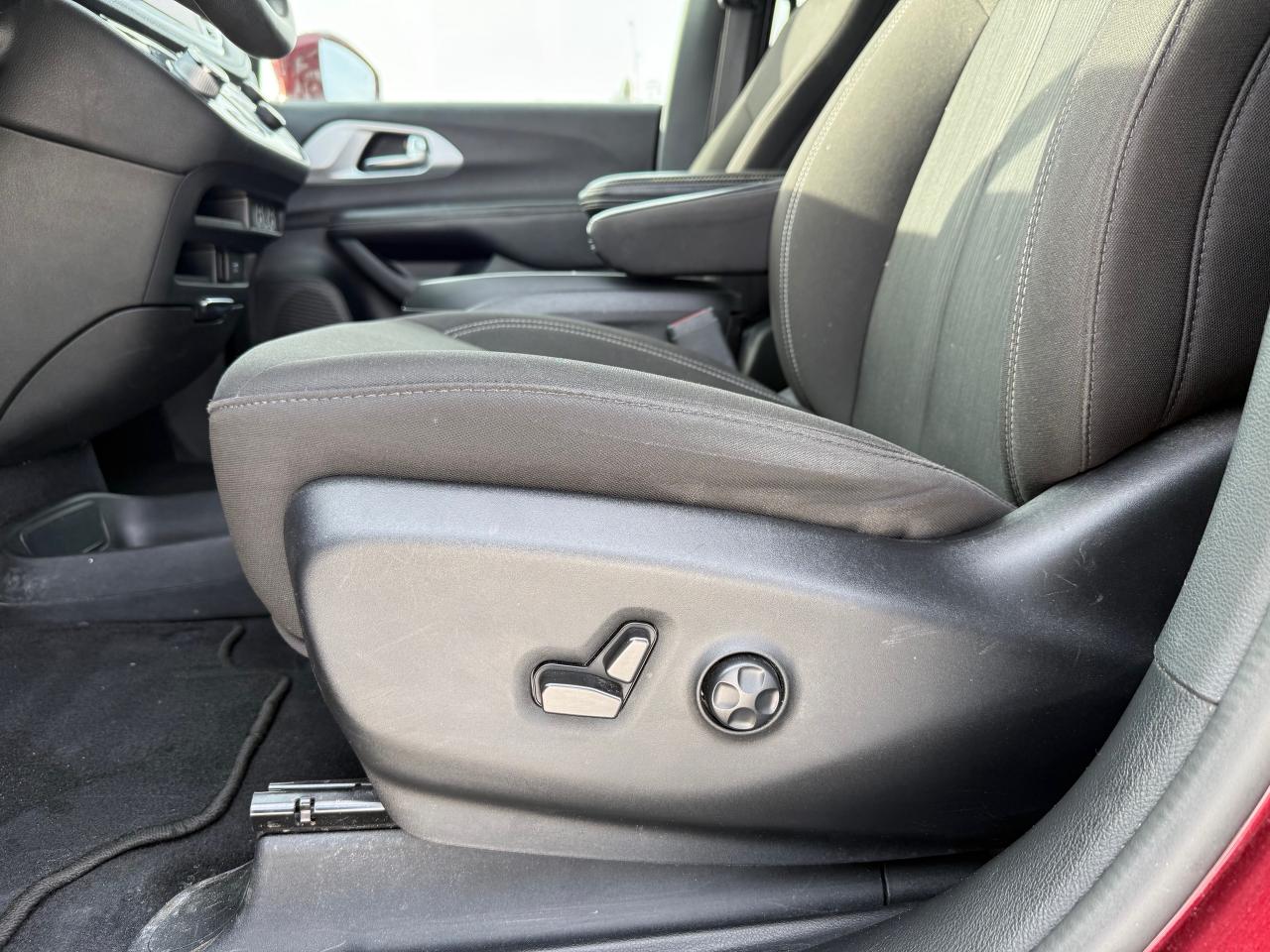 2022 Chrysler Pacifica Touring AWD! AutoStart! Pwr Sliding Doors! Photo