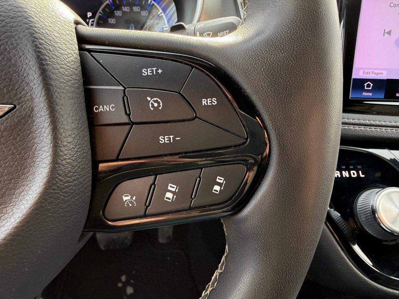 2022 Chrysler Pacifica Touring AWD! AutoStart! Pwr Sliding Doors! Photo