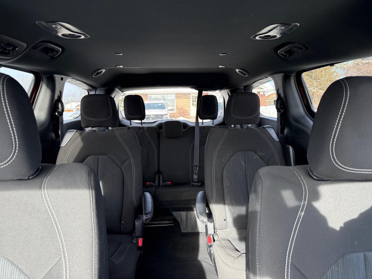 2022 Chrysler Pacifica Touring AWD! AutoStart! Pwr Sliding Doors! Photo