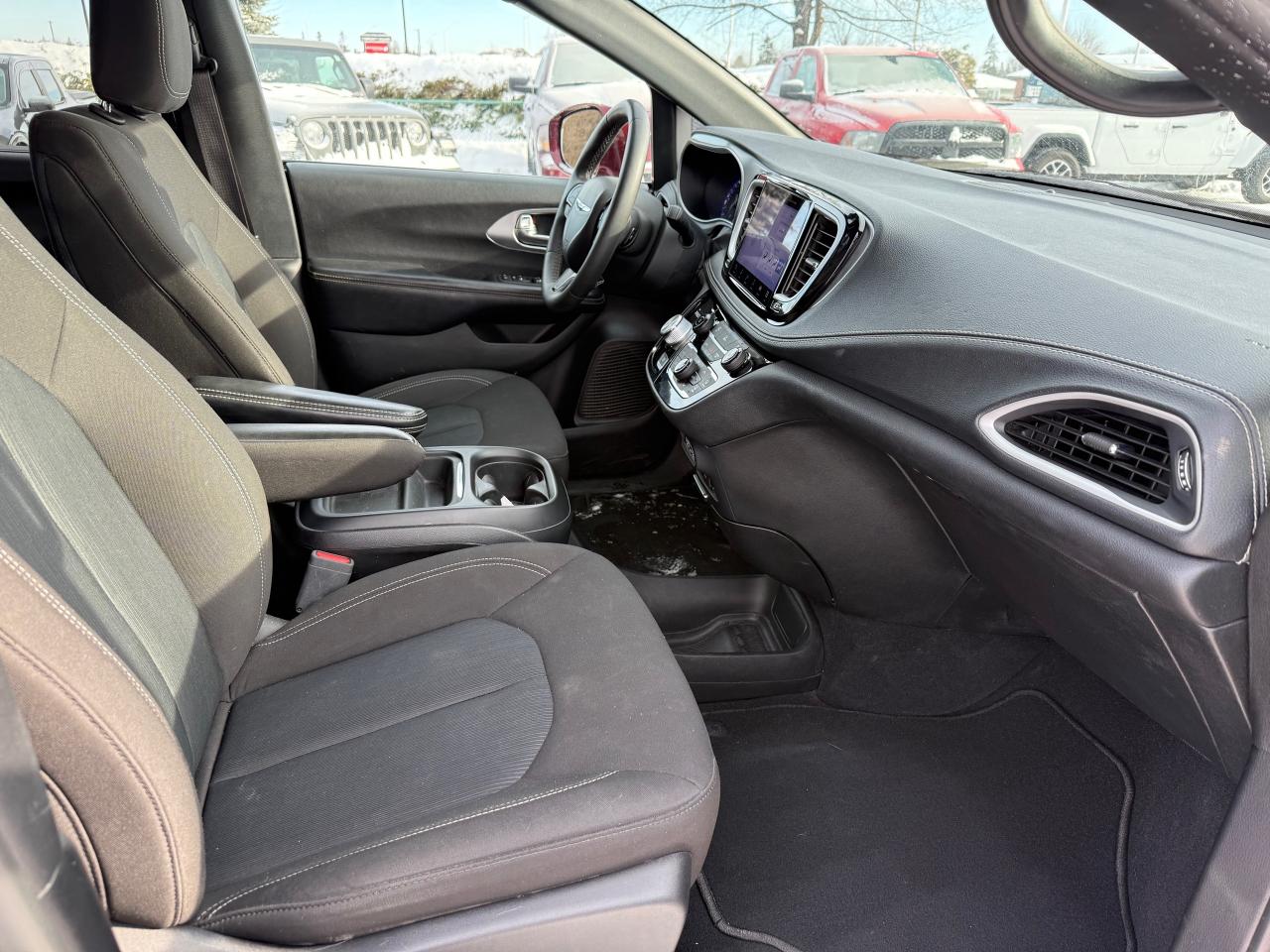 2022 Chrysler Pacifica Touring AWD! AutoStart! Pwr Sliding Doors! Photo