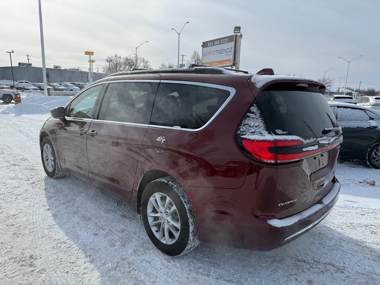 2022 Chrysler Pacifica Touring AWD! AutoStart! Pwr Sliding Doors! Photo2
