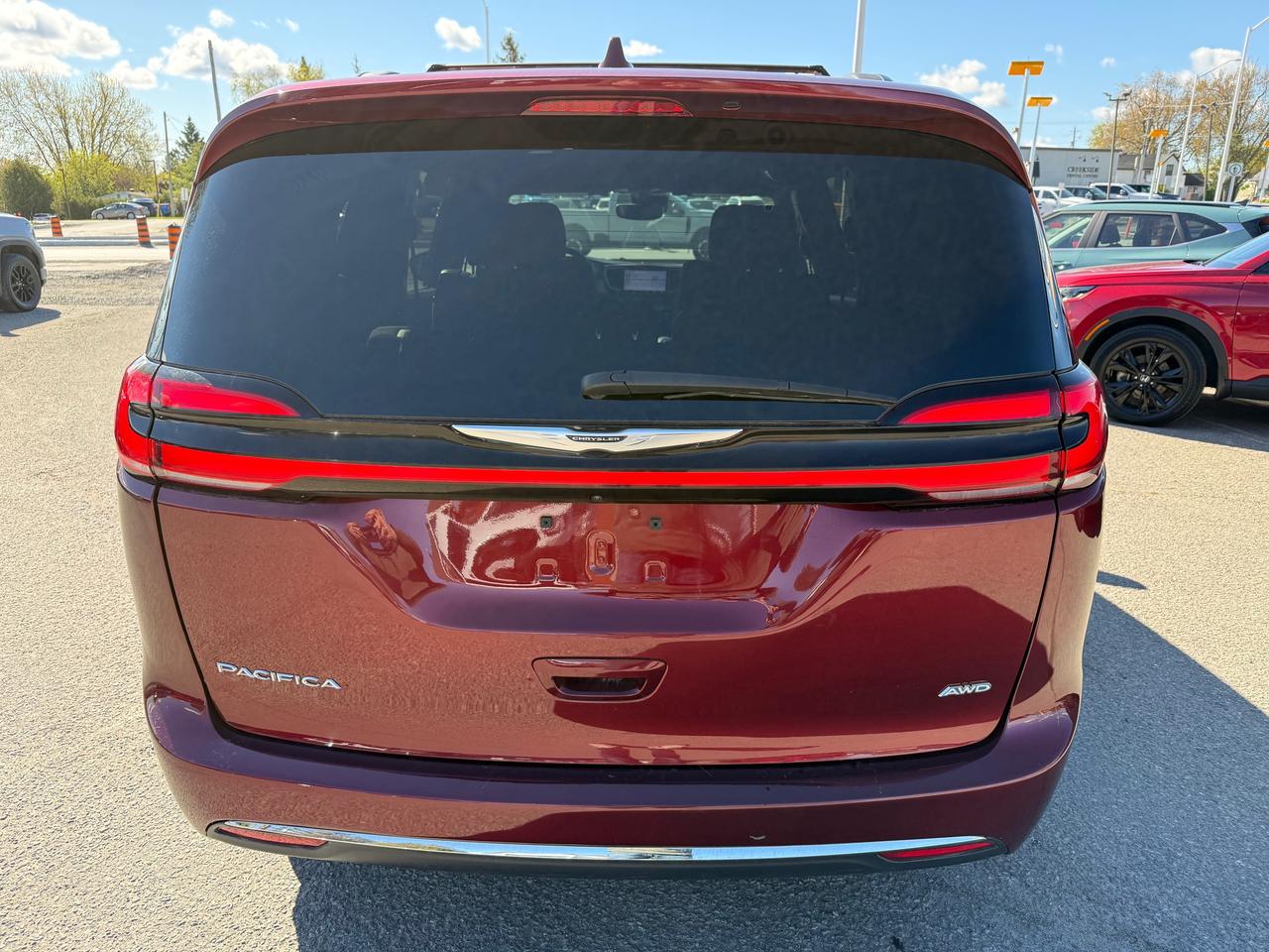 2022 Chrysler Pacifica Touring AWD! AutoStart! Pwr Sliding Doors! Photo