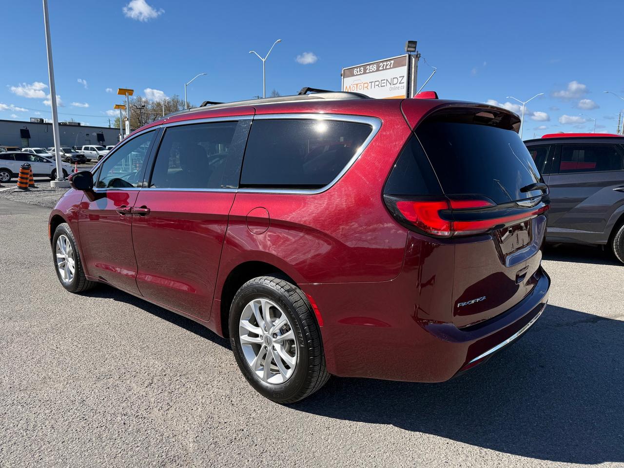 2022 Chrysler Pacifica Touring AWD! AutoStart! Pwr Sliding Doors! Photo
