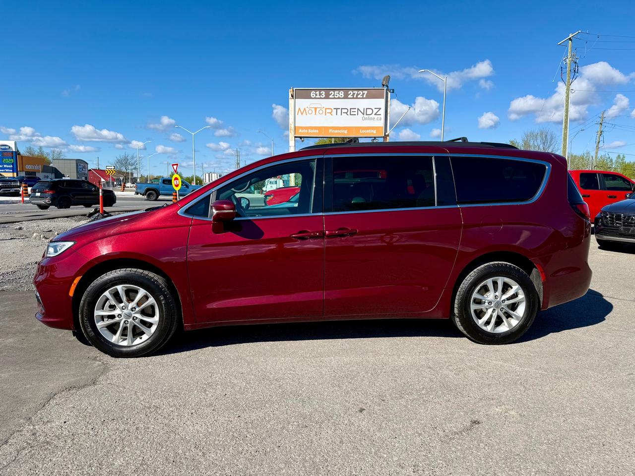 2022 Chrysler Pacifica Touring AWD! AutoStart! Pwr Sliding Doors! Photo