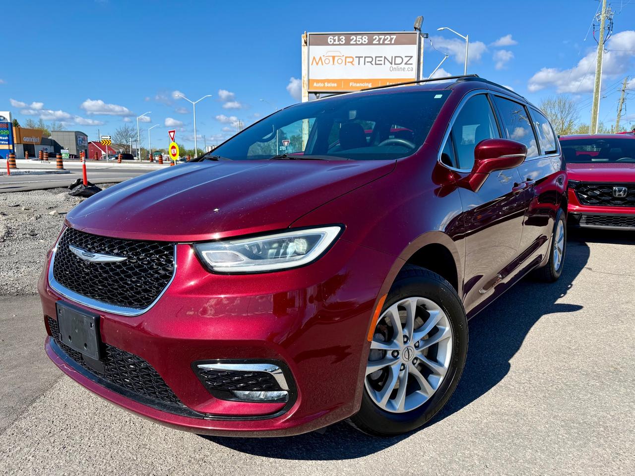 2022 Chrysler Pacifica Touring AWD! AutoStart! Pwr Sliding Doors! Photo0