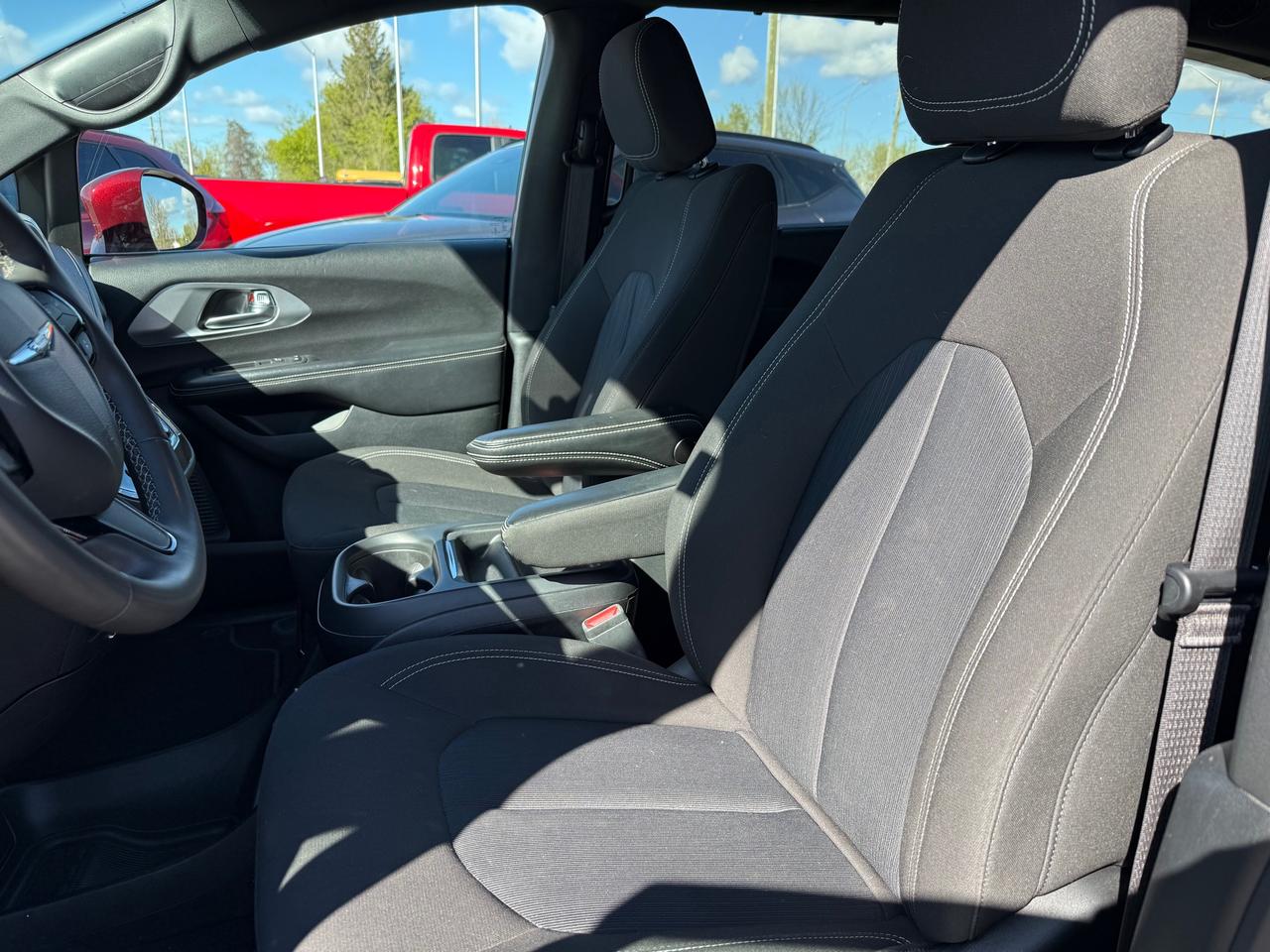 2022 Chrysler Pacifica Touring AWD! AutoStart! Pwr Sliding Doors! Photo