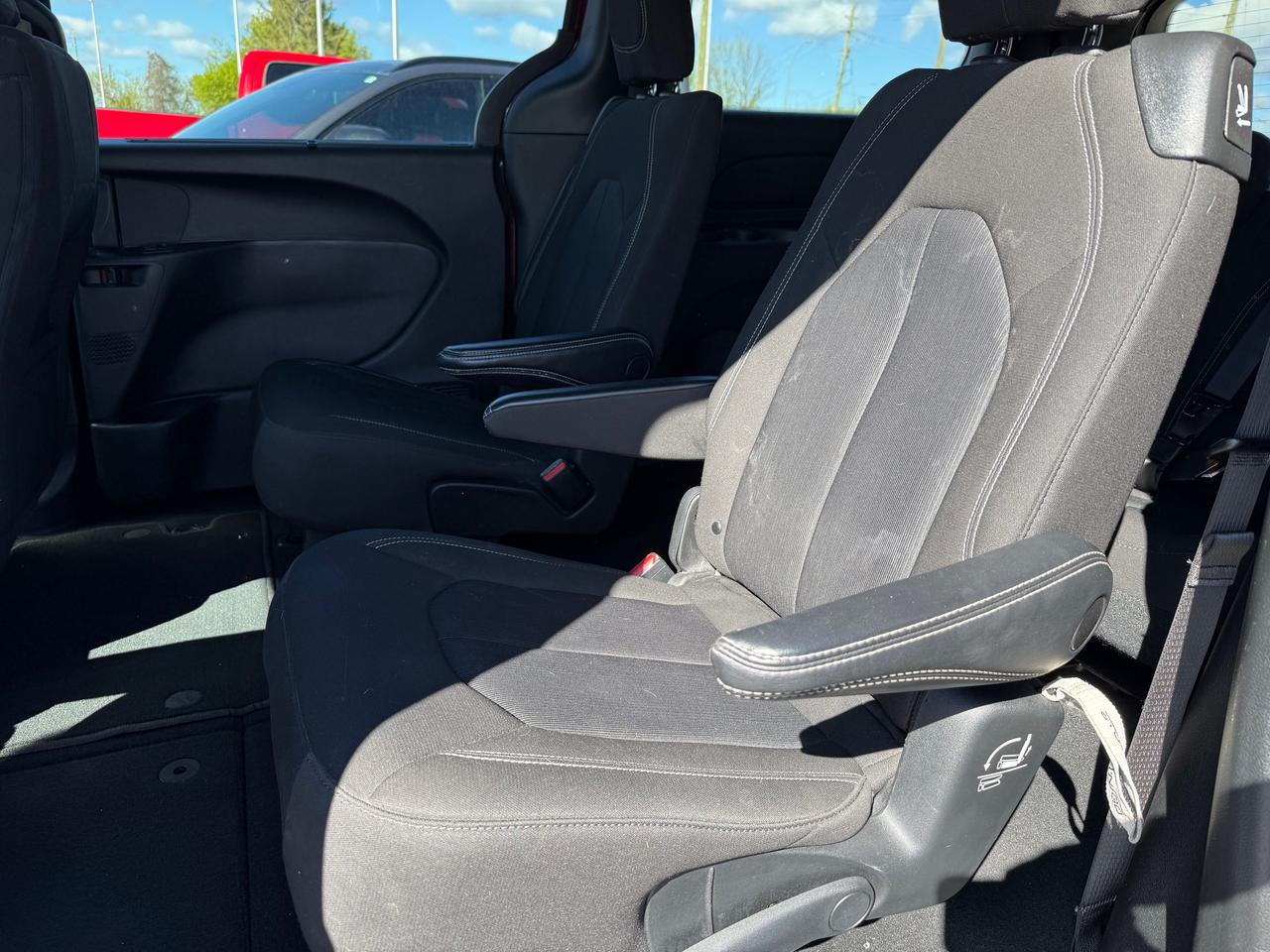 2022 Chrysler Pacifica Touring AWD! AutoStart! Pwr Sliding Doors! Photo