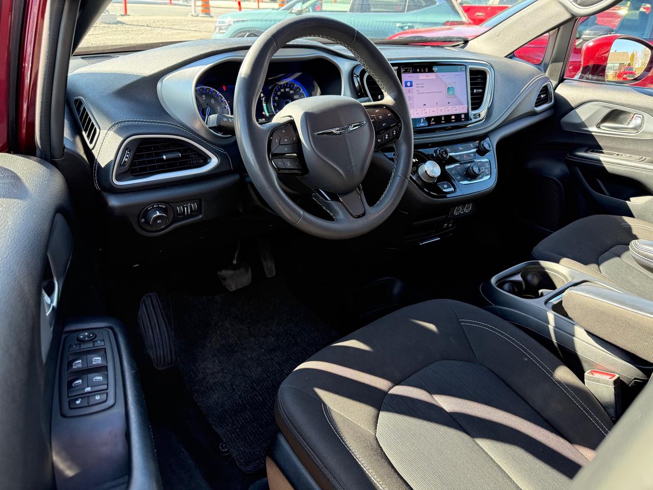 2022 Chrysler Pacifica Touring AWD! AutoStart! Pwr Sliding Doors! Photo