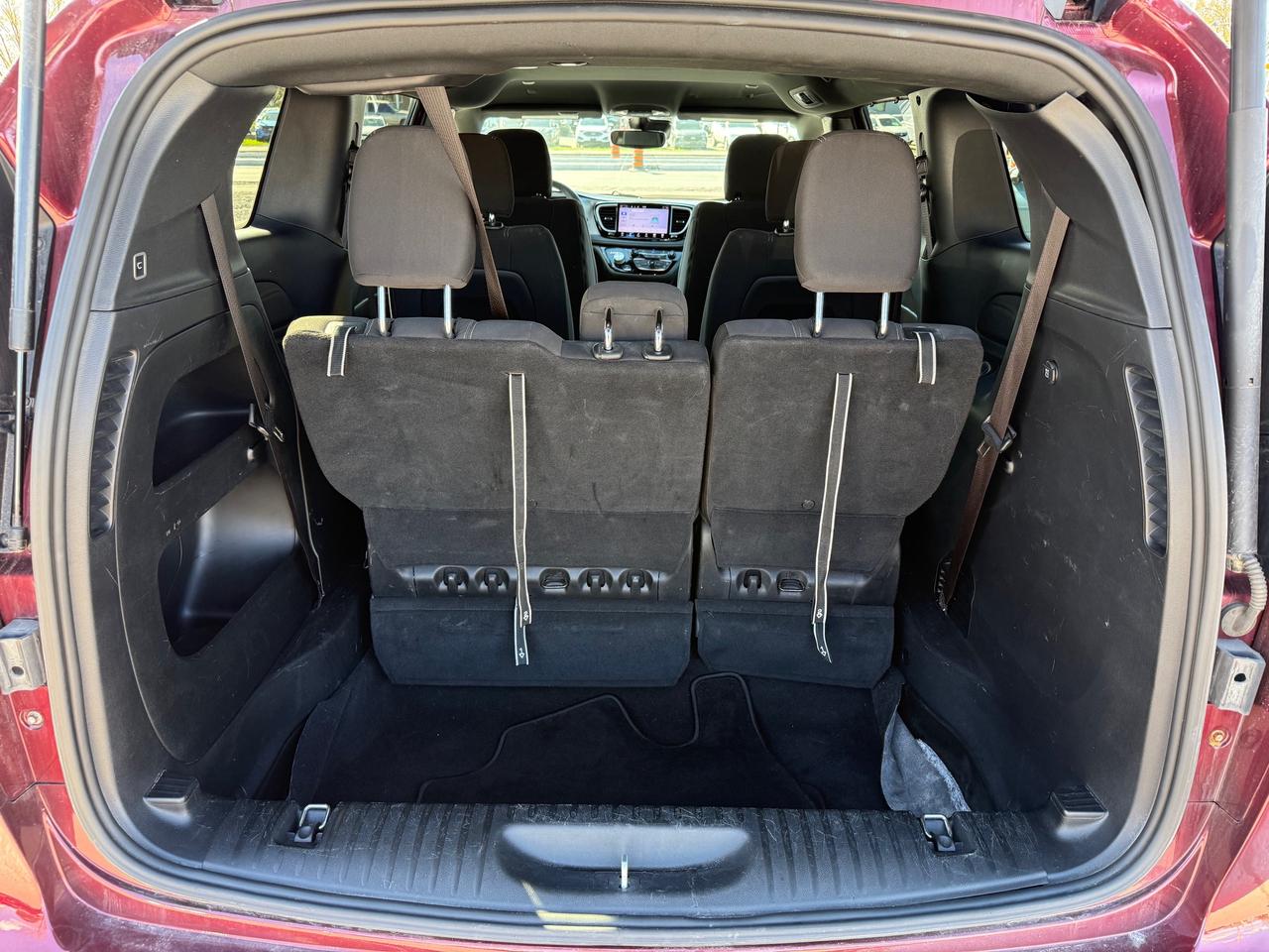 2022 Chrysler Pacifica Touring AWD! AutoStart! Pwr Sliding Doors! Photo
