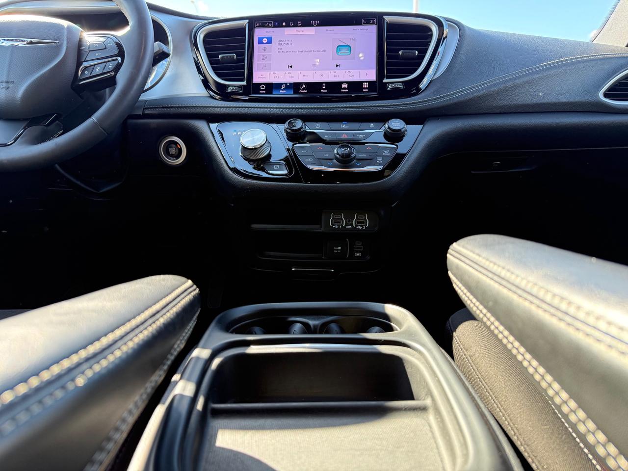 2022 Chrysler Pacifica Touring AWD! AutoStart! Pwr Sliding Doors! Photo