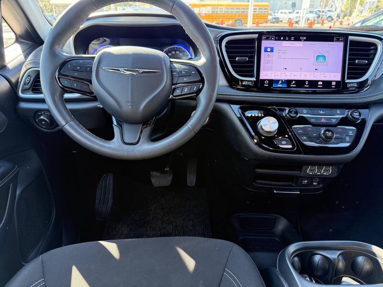 2022 Chrysler Pacifica Touring AWD! AutoStart! Pwr Sliding Doors! Photo