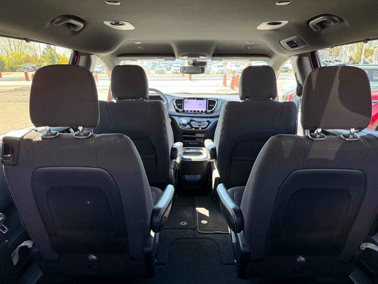 2022 Chrysler Pacifica Touring AWD! AutoStart! Pwr Sliding Doors! Photo