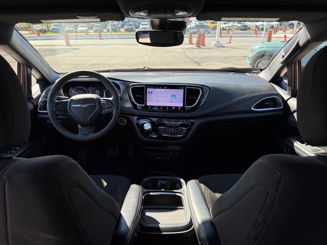2022 Chrysler Pacifica Touring AWD! AutoStart! Pwr Sliding Doors! Photo