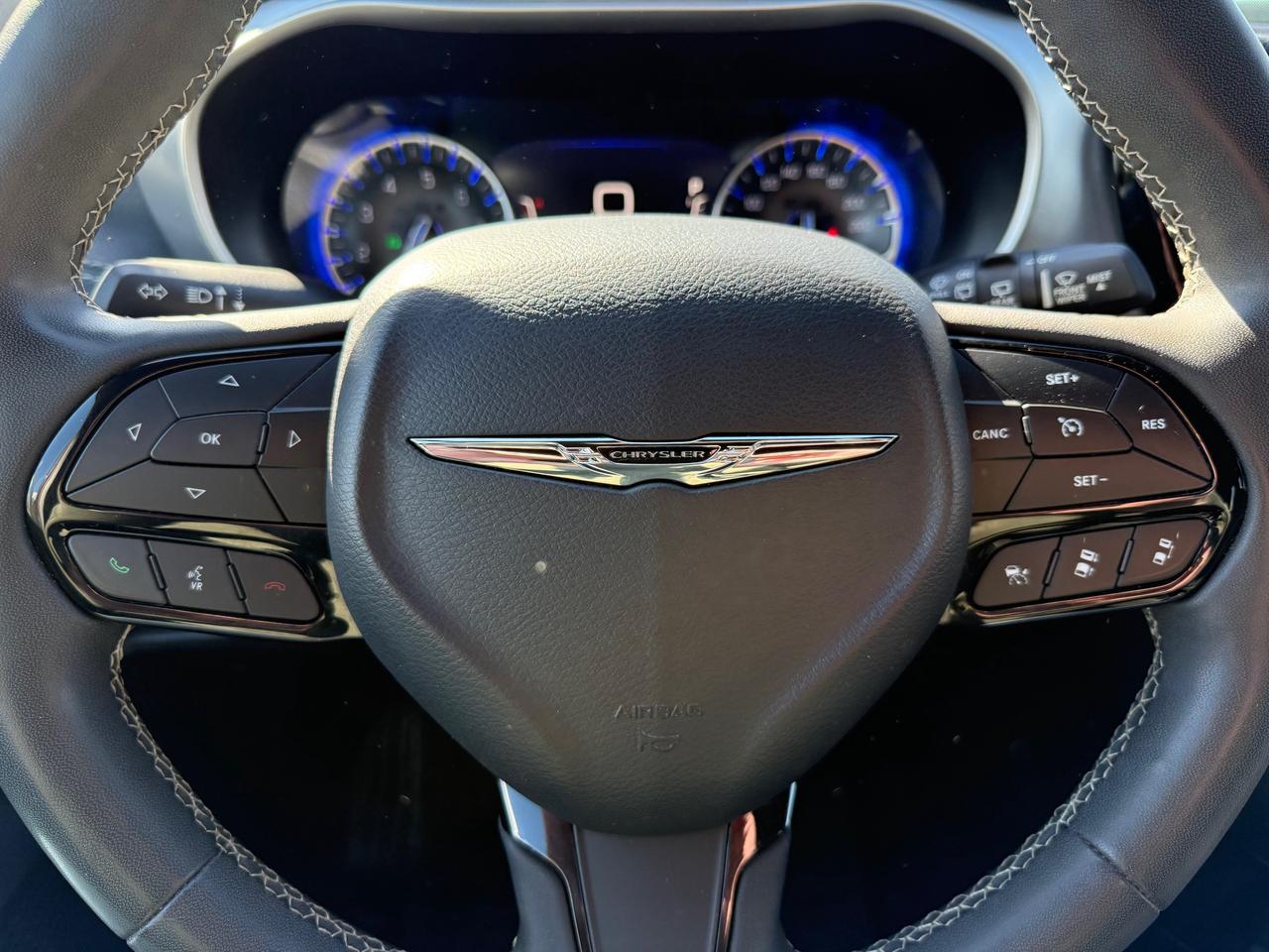 2022 Chrysler Pacifica Touring AWD! AutoStart! Pwr Sliding Doors! Photo